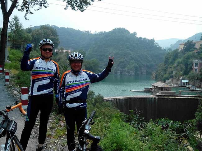 欣賞自然美景，走進大山騎行活動。